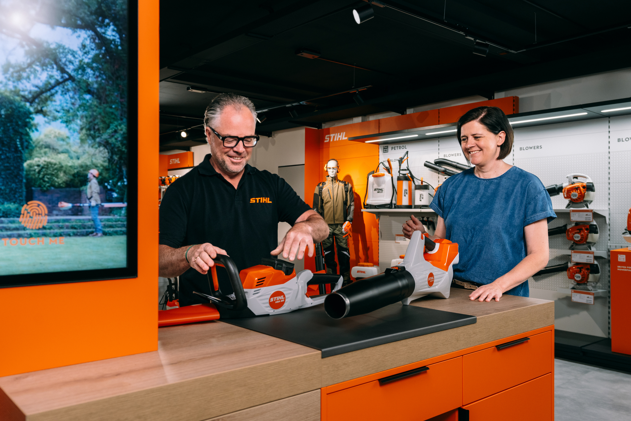 STIHL dealer helping customer