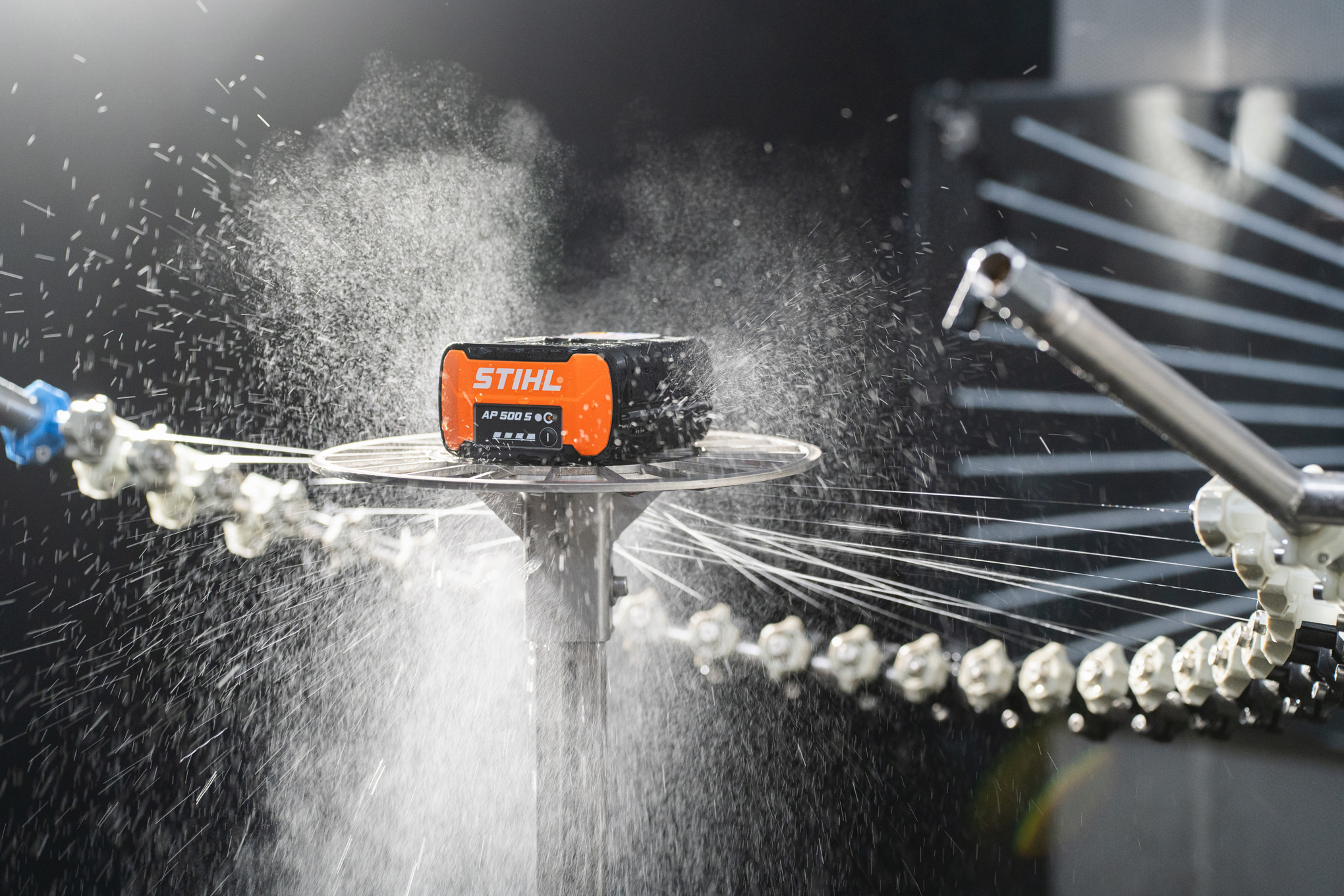 An IPX4 test is carried out with a STIHL battery