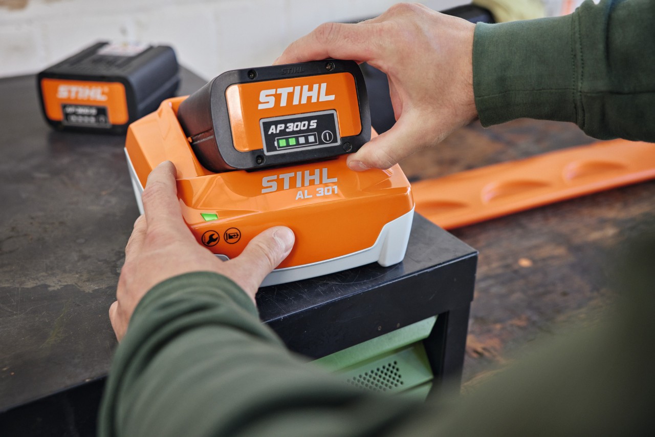 Close-up Stihl akku AP 300 with a hand