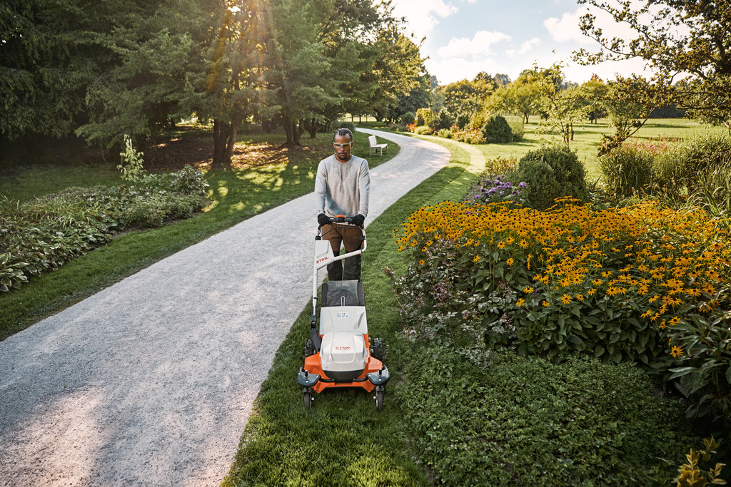 RMA 765 V Battery Lawn Mower